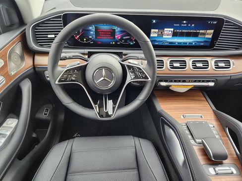 New 2026 Mercedes-Benz GLS 450 4MATIC image 25