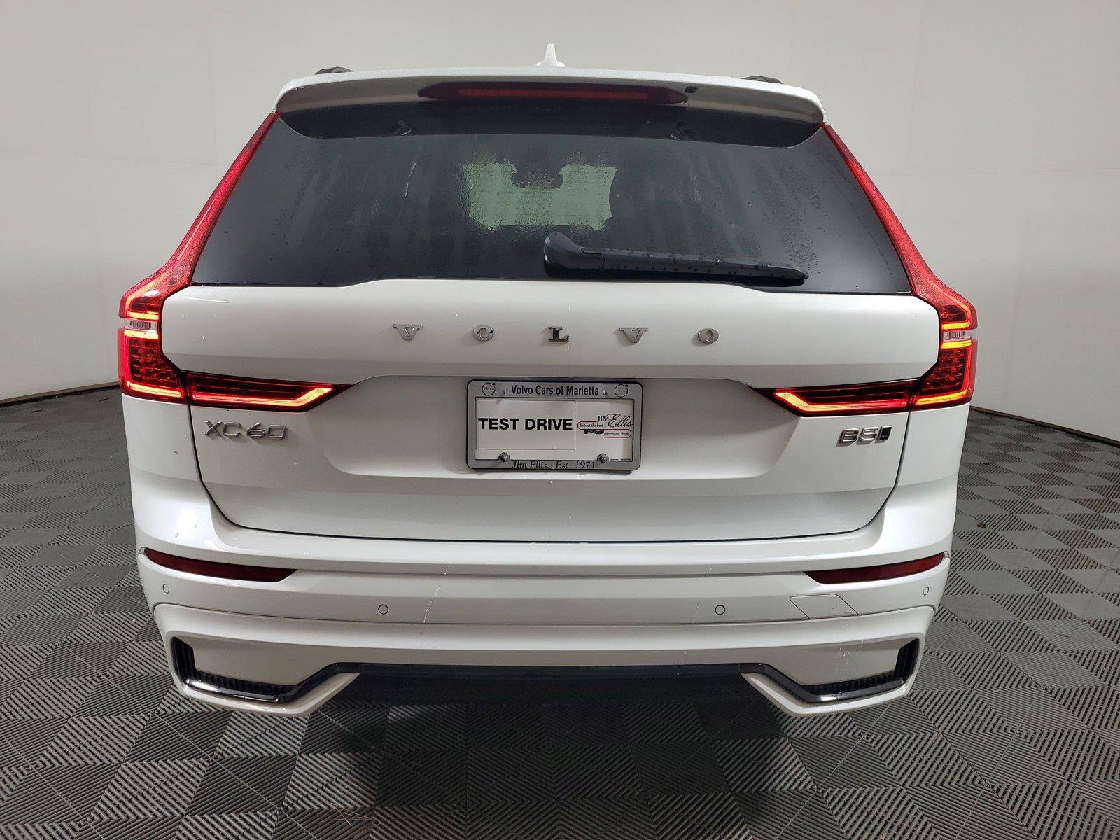 Used 2024 Volvo XC60 B5 Ultimate AWD/4WD image 5