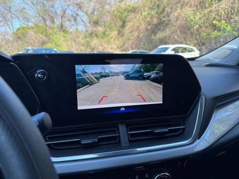 Used 2025 Chevrolet Trax LT image 20