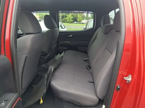 Used 2017 Toyota Tacoma TRD Sport w/ Tow Package (A/T) AWD/4WD image 10