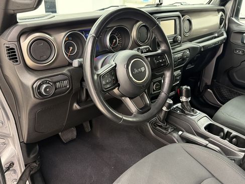 Used 2018 Jeep Wrangler Unlimited Sport S AWD/4WD image 4