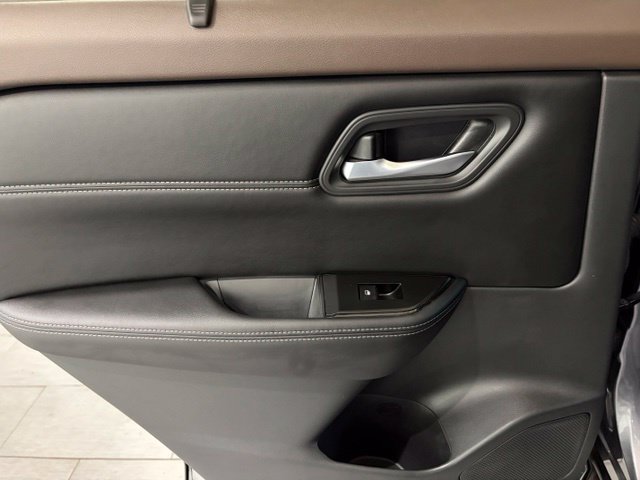 Used 2022 Nissan Rogue SV w/ SV Premium Package FWD image 11