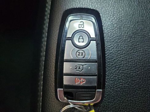 Used 2020 Ford Explorer XLT w/ Equipment Group 202A AWD/4WD image 32