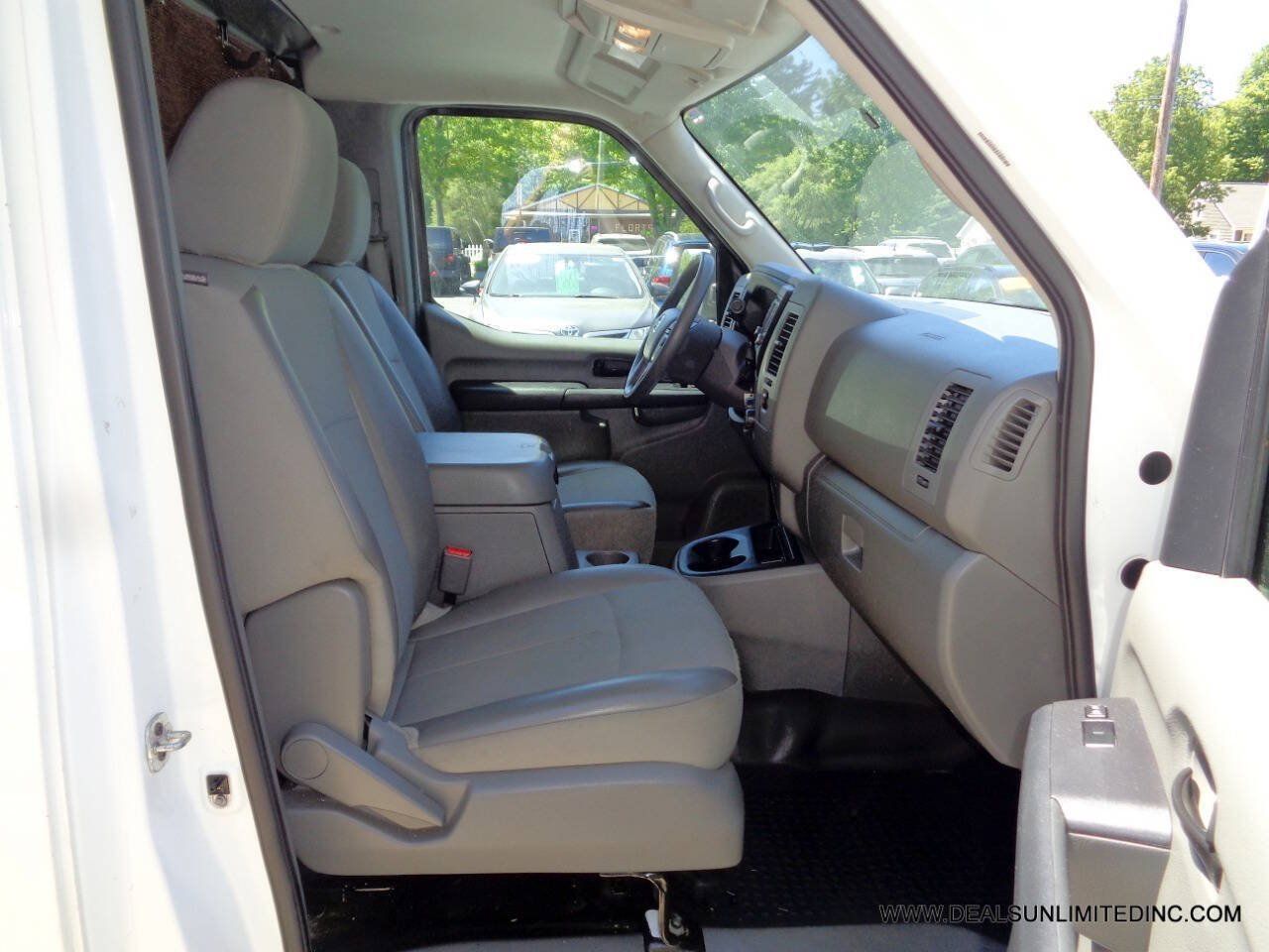 Used 2021 Nissan NV 3500 SV RWD image 25