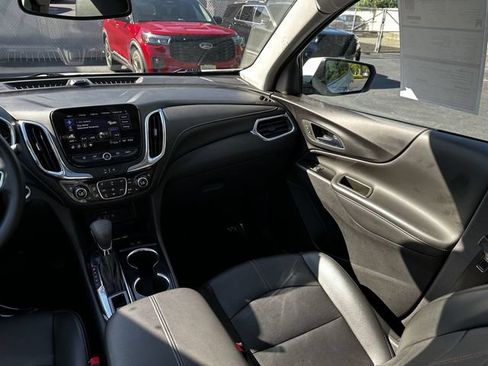 Used 2024 Chevrolet Equinox Premier AWD/4WD image 17