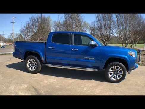 Used 2016 Toyota Tacoma Limited w/ Towing Package image 9