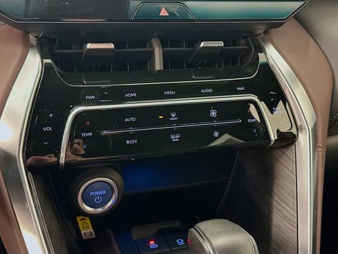 Used 2021 Toyota Venza XLE w/ Softex Package image 24