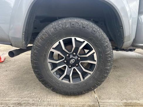 Used 2021 Toyota Tacoma TRD Sport AWD/4WD image 12
