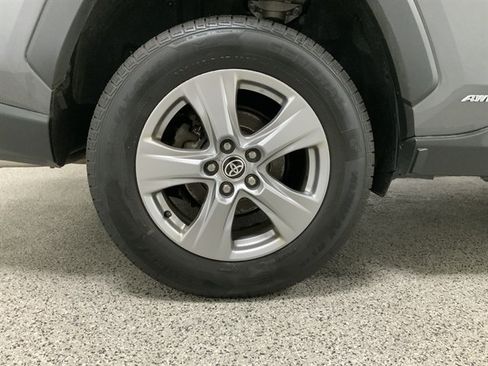 Used 2022 Toyota RAV4 XLE AWD/4WD image 11