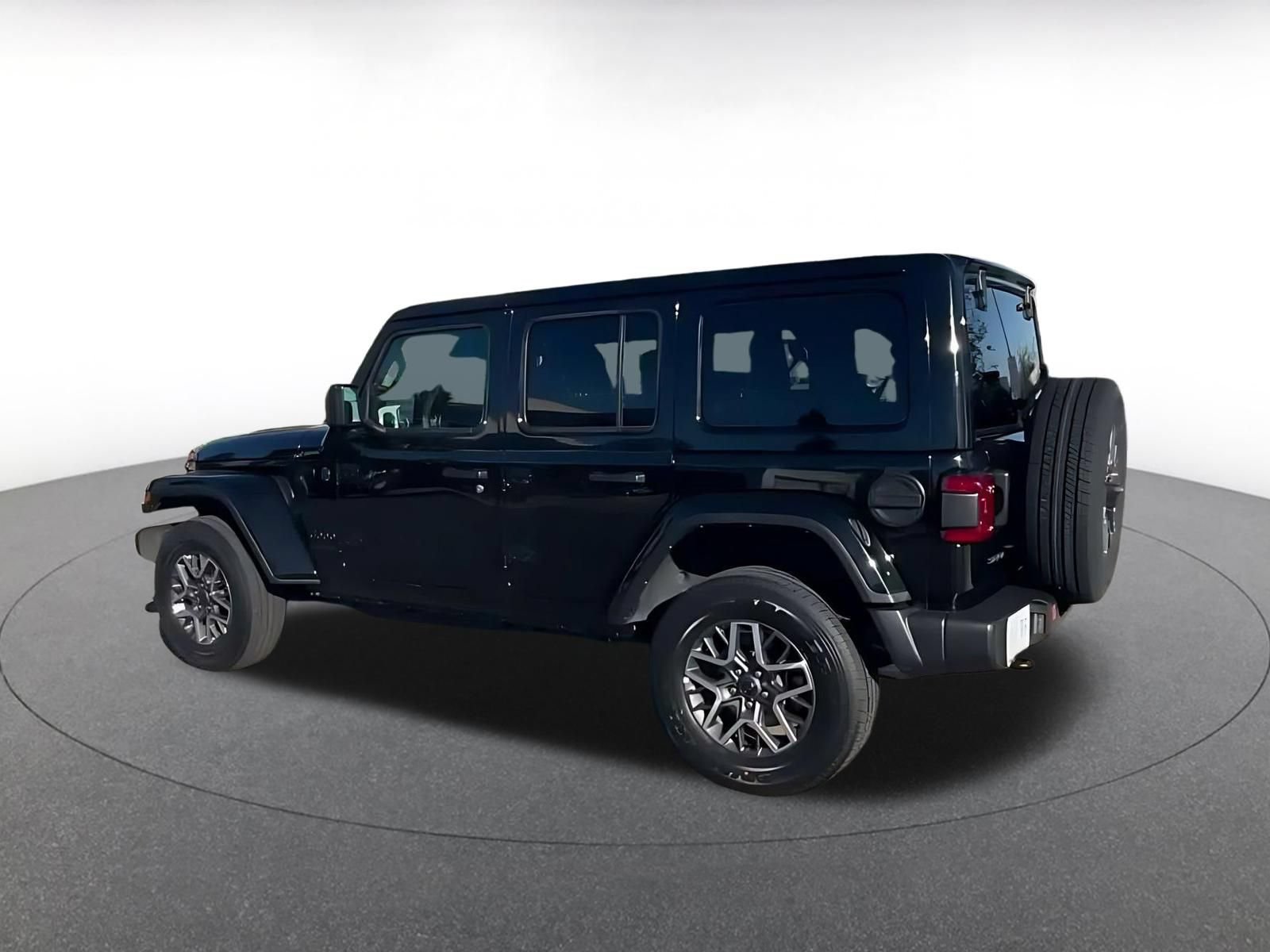 Used 2025 Jeep Wrangler Unlimited Sahara AWD/4WD image 7