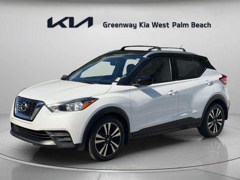 Used 2018 Nissan Kicks SV w/ Exterior Package FWD image 3