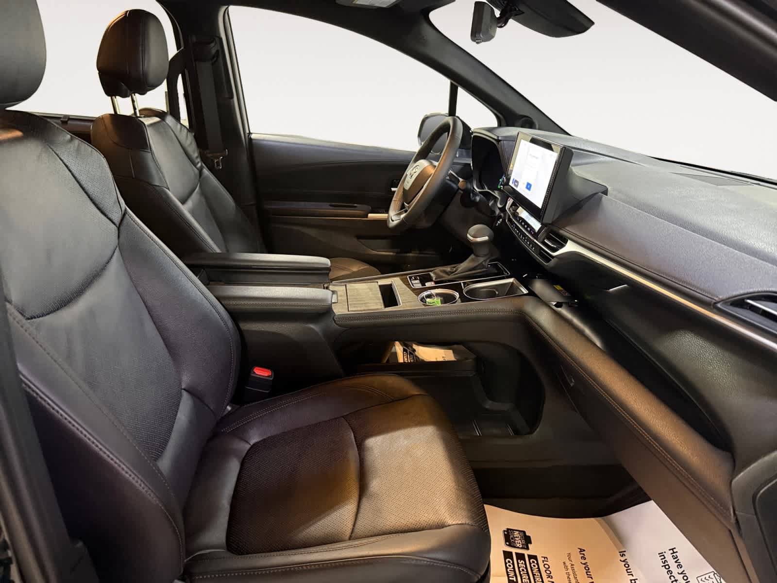 Used 2026 Toyota Sienna Limited FWD image 19