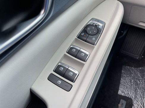 New 2026 Kia Carnival EX FWD image 24