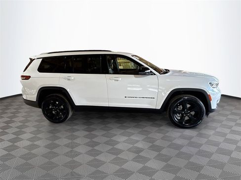 New 2025 Jeep Grand Cherokee L Limited w/ Black Appearance Package image 4
