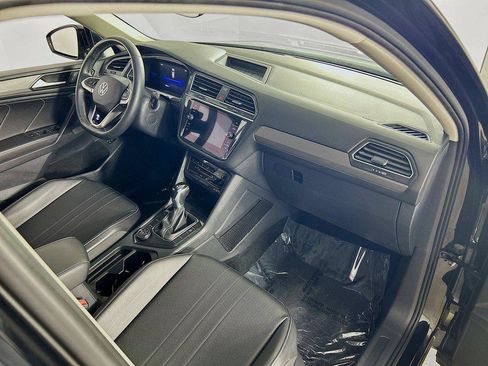 Used 2022 Volkswagen Tiguan SE w/ Panoramic Sunroof Package AWD/4WD image 29