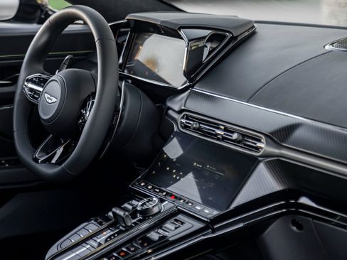Used 2025 Aston Martin V8 Vantage Coupe image 23