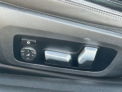 Used 2022 BMW M440i Convertible w/ Premium Package image 29