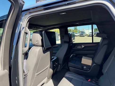 New 2026 GMC Yukon Denali w/ Denali Reserve Package AWD/4WD image 14