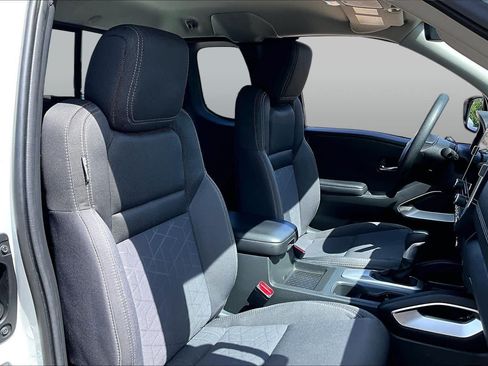 Certified 2025 Nissan Frontier SV RWD image 15