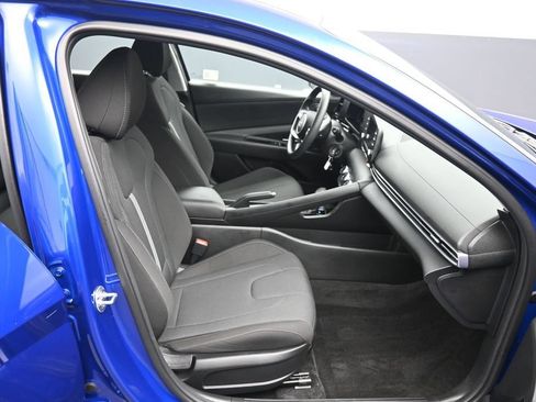 Certified 2025 Hyundai Elantra SE w/ Cargo Package FWD image 24