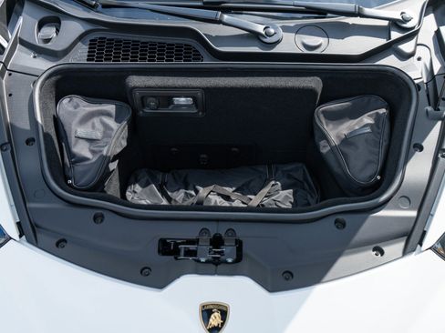 Used 2018 Lamborghini Huracan Performante image 38