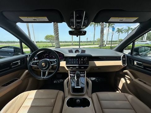 Certified 2022 Porsche Cayenne AWD/4WD image 6