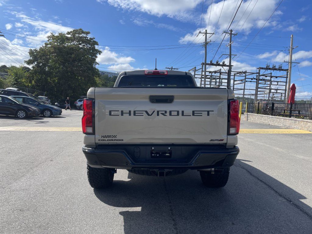 Used 2024 Chevrolet Colorado ZR2 w/ Technology Package AWD/4WD image 4