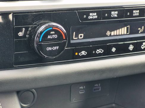 Used 2025 Nissan Pathfinder SV w/ SV Premium Package FWD image 19