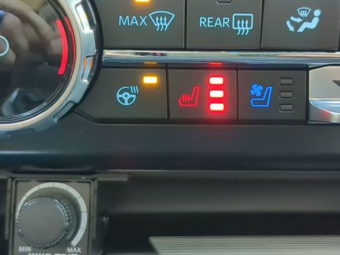 Used 2025 Ford F450 Platinum w/ FX4 Off-Road Package image 22