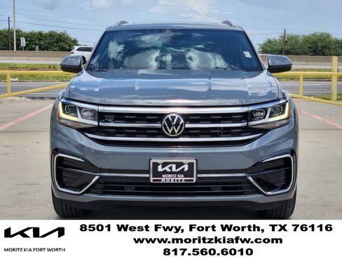 Used 2021 Volkswagen Atlas Cross Sport SE w/ Panoramic Sunroof Package FWD image 2