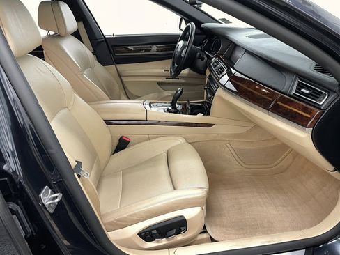 Used 2015 BMW 750Li xDrive image 38