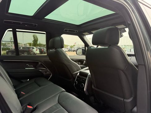 Used 2025 Land Rover Range Rover SE AWD/4WD image 8