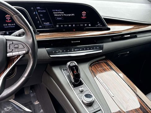 Used 2021 Cadillac Escalade Premium Luxury image 12