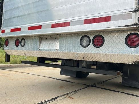 Used 2018 Isuzu NPR RWD image 10