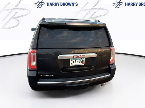 Used 2018 GMC Yukon Denali image 9
