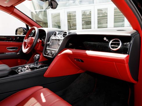 Certified 2020 Bentley Bentayga image 30