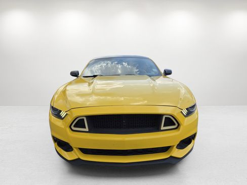 Used 2017 Ford Mustang Coupe RWD image 2