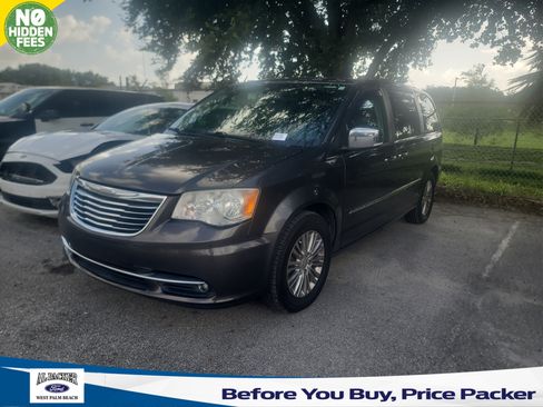 Used 2015 Chrysler Town & Country Touring-L w/ Driver Convenience Group FWD image 1
