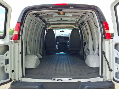 Used 2012 Chevrolet Express 2500 RWD image 28