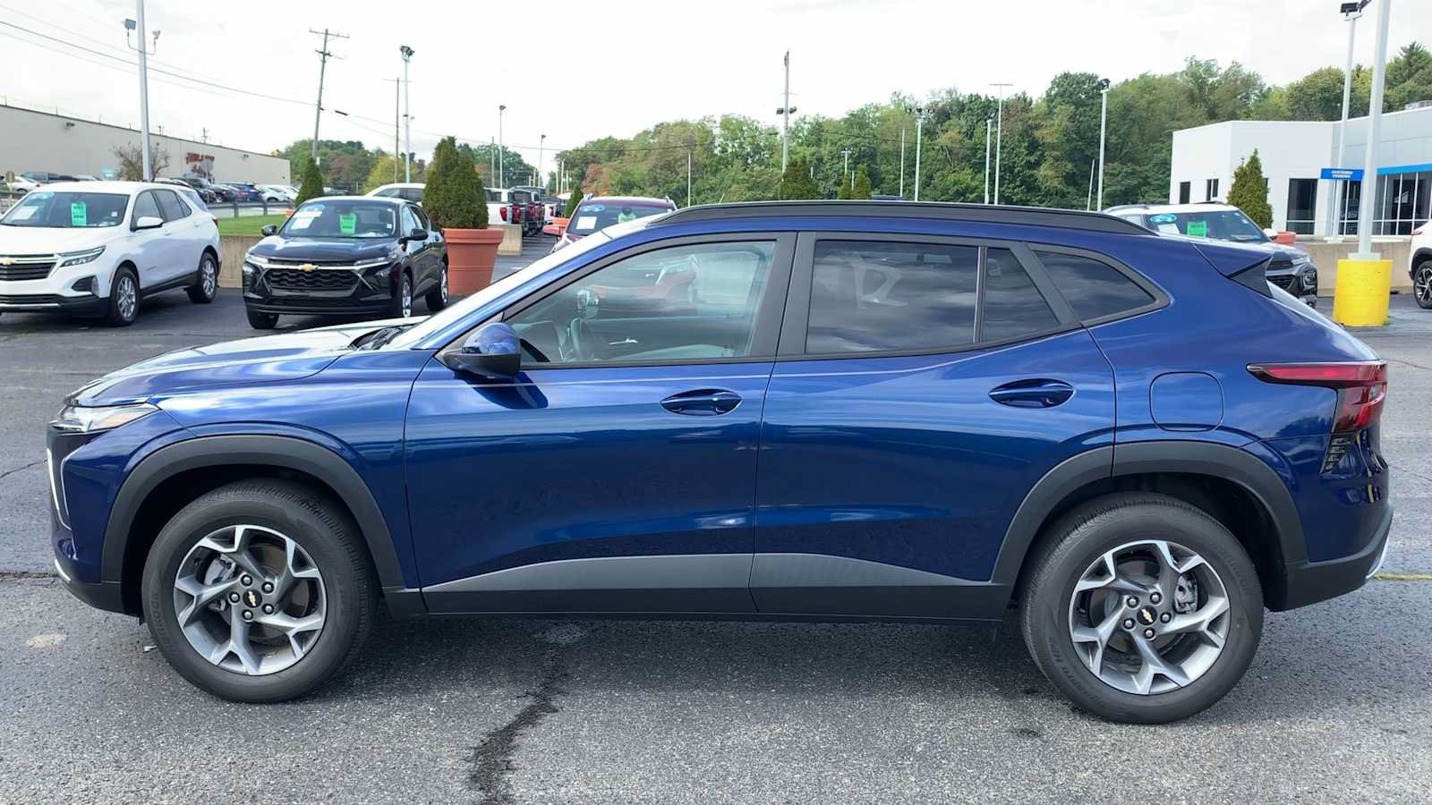 Certified 2024 Chevrolet Trax LT w/ LT Convenience Package FWD image 5