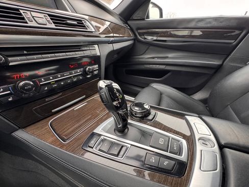 Used 2014 BMW 750Li xDrive image 23