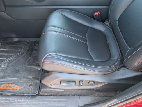 Used 2025 Honda Pilot TrailSport image 6