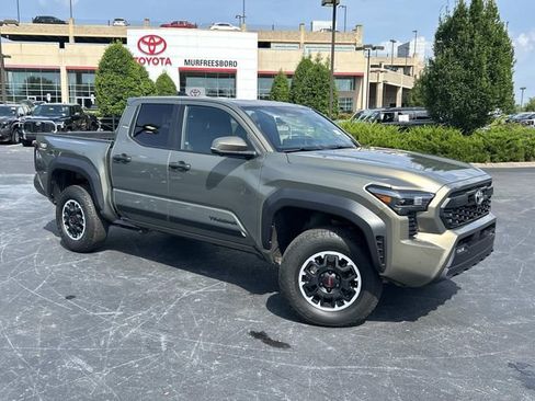 Used 2024 Toyota Tacoma TRD Sport AWD/4WD image 2