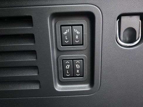 New 2026 Chevrolet Traverse RS w/ LPO, Floor Liner Package FWD image 35