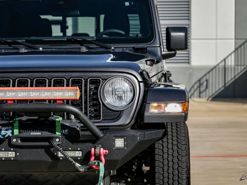 Used 2024 Jeep Gladiator Sport image 25