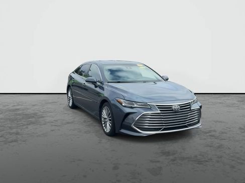 Used 2019 Toyota Avalon Limited w/ Carpet Mat Package FWD image 3