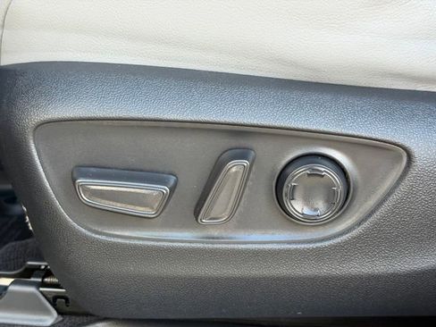 Used 2023 Toyota Sienna XLE FWD image 38