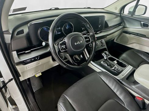 Used 2022 Kia Carnival LX image 30