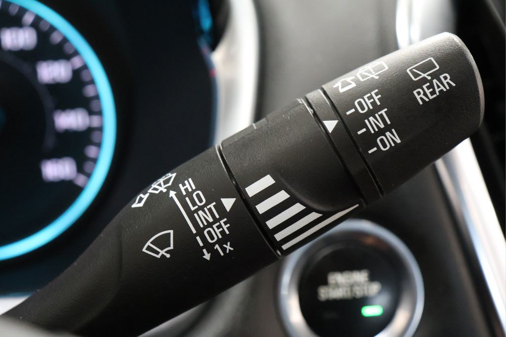 Used 2021 Chevrolet Traverse LT FWD image 17
