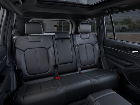 New 2025 Jeep Grand Cherokee Limited w/ Luxury Tech Group II AWD/4WD image 18